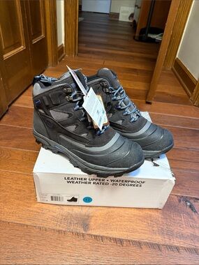 Khombu Men's Fleet Black and Blue Leather  Waterproof Snow Boots